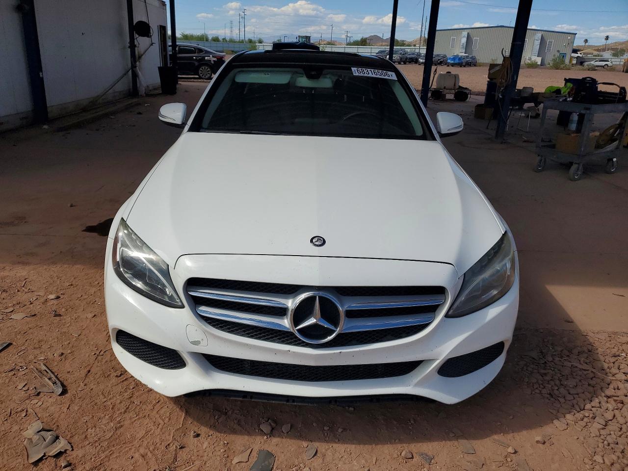 2015 Mercedes-benz C 300 White vin: 55SWF4JB9FU088166
