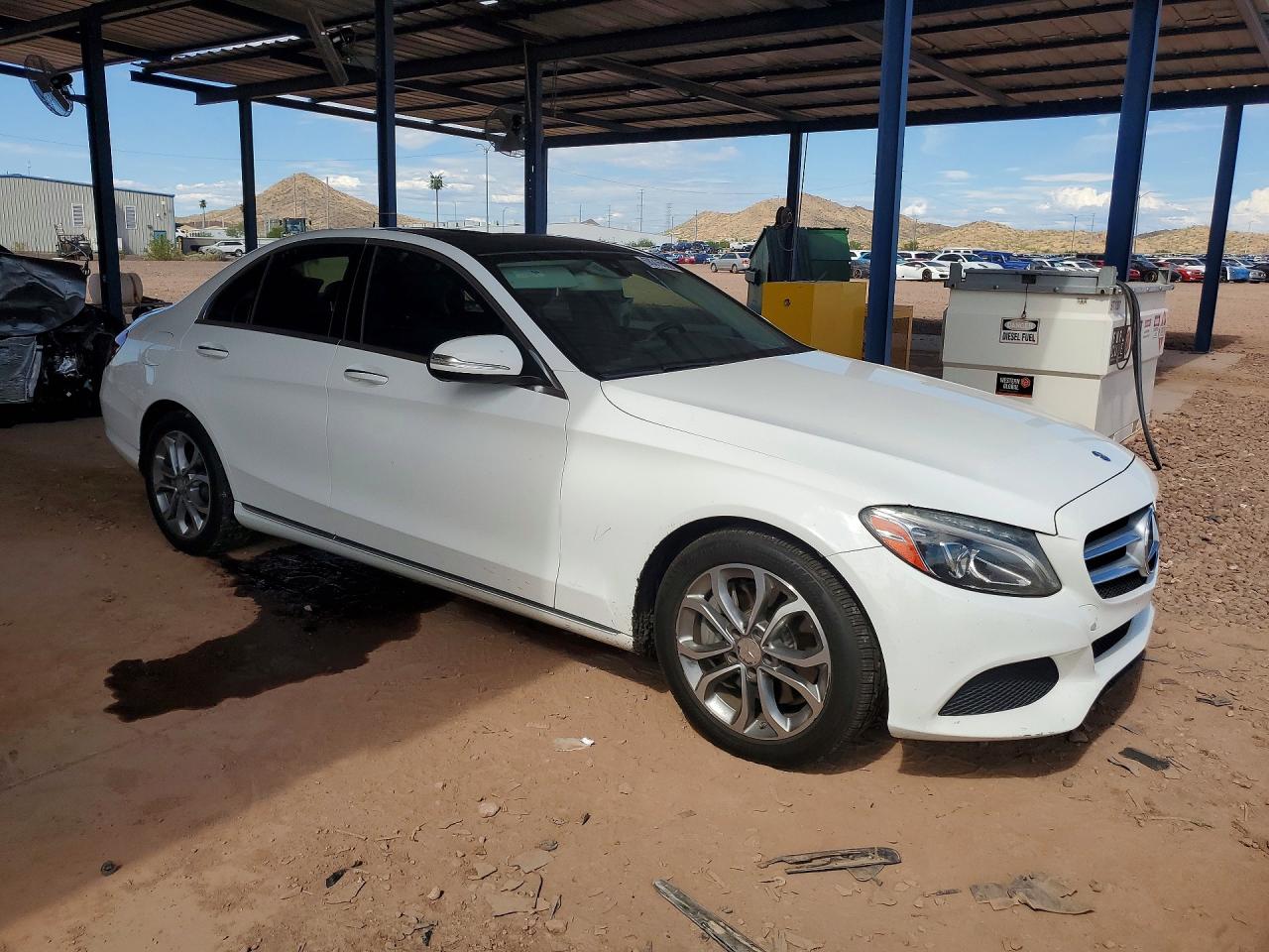 2015 Mercedes-benz C 300 White vin: 55SWF4JB9FU088166