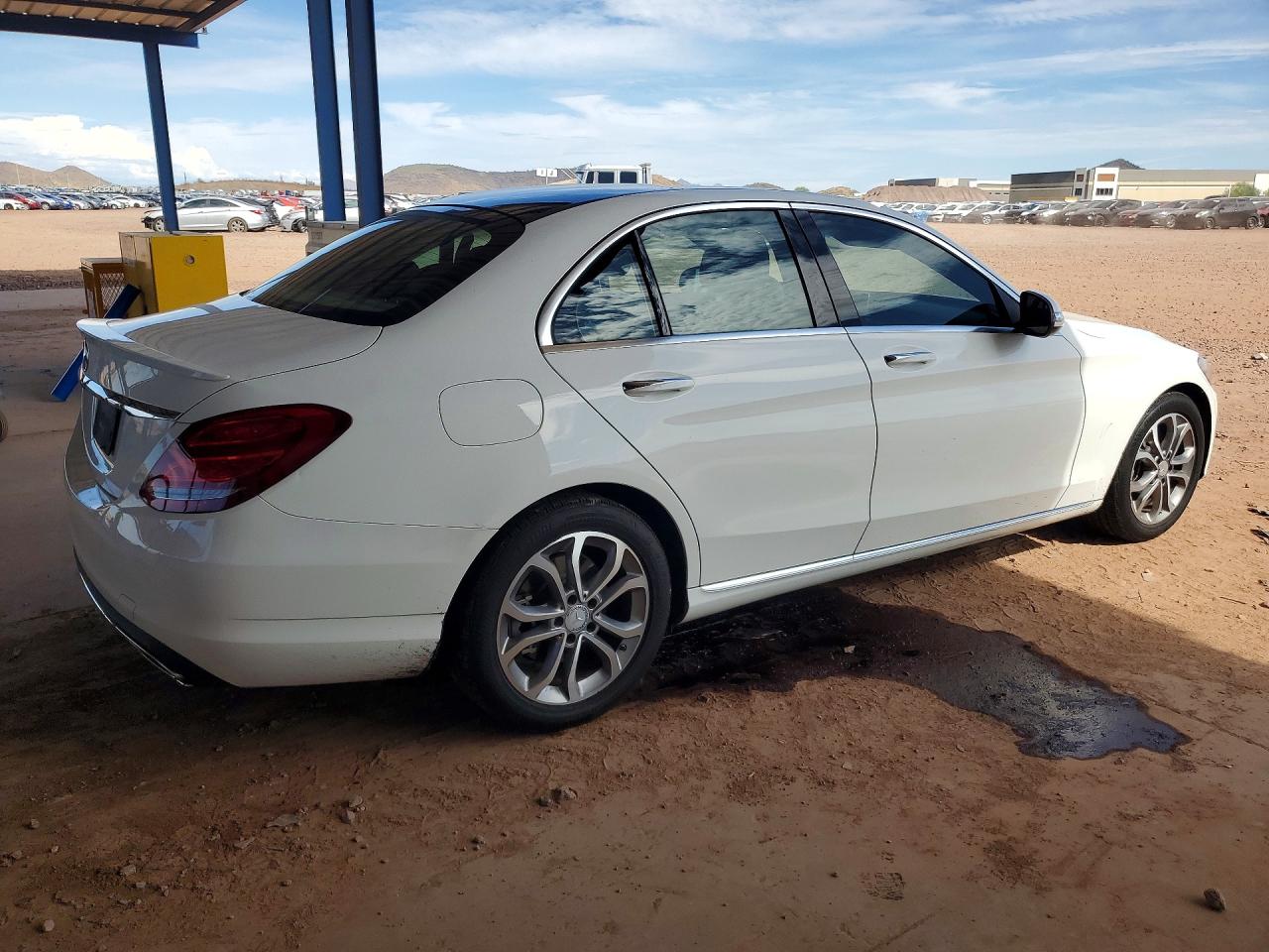 2015 Mercedes-benz C 300 White vin: 55SWF4JB9FU088166