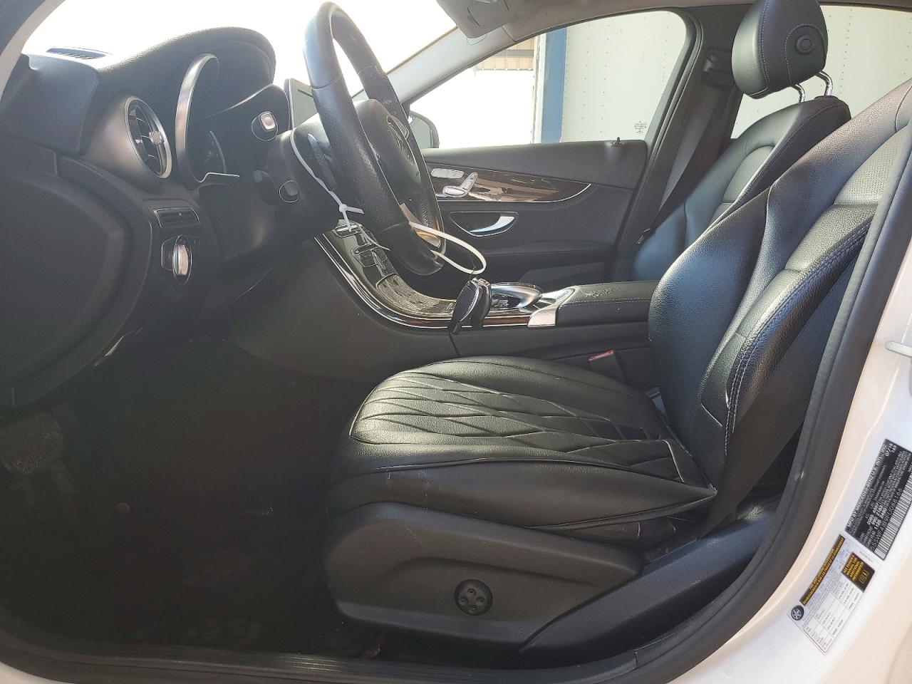 2015 Mercedes-benz C 300 White vin: 55SWF4JB9FU088166