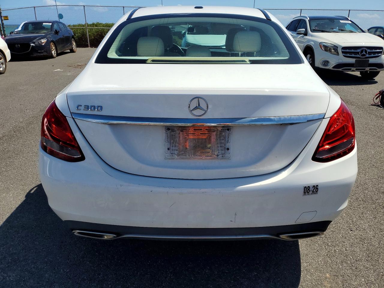 2015 Mercedes-benz C 300 White vin: 55SWF4JB9FU090743