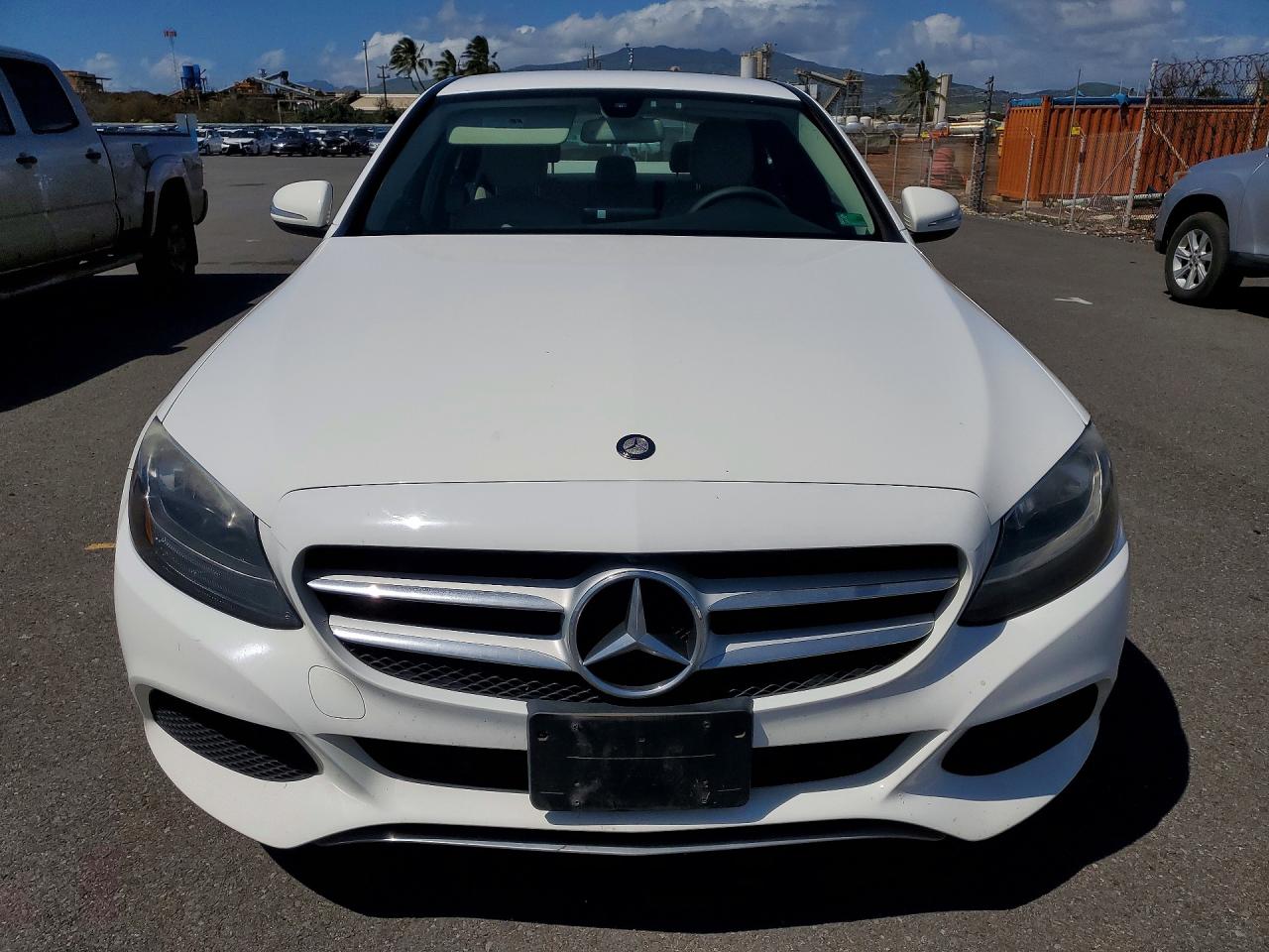 2015 Mercedes-benz C 300 White vin: 55SWF4JB9FU090743