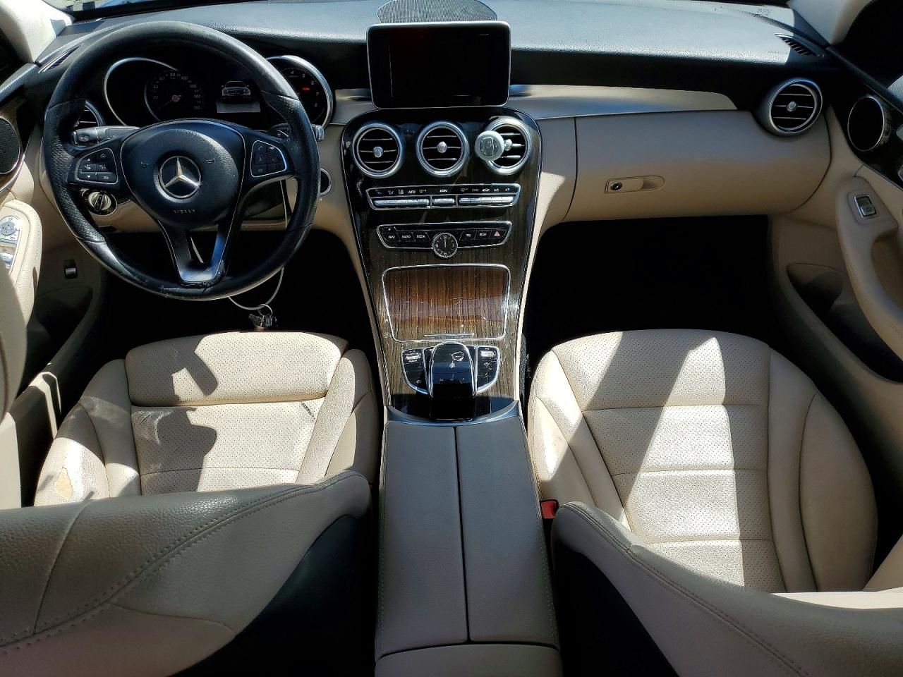 2015 Mercedes-benz C 300 White vin: 55SWF4JB9FU090743