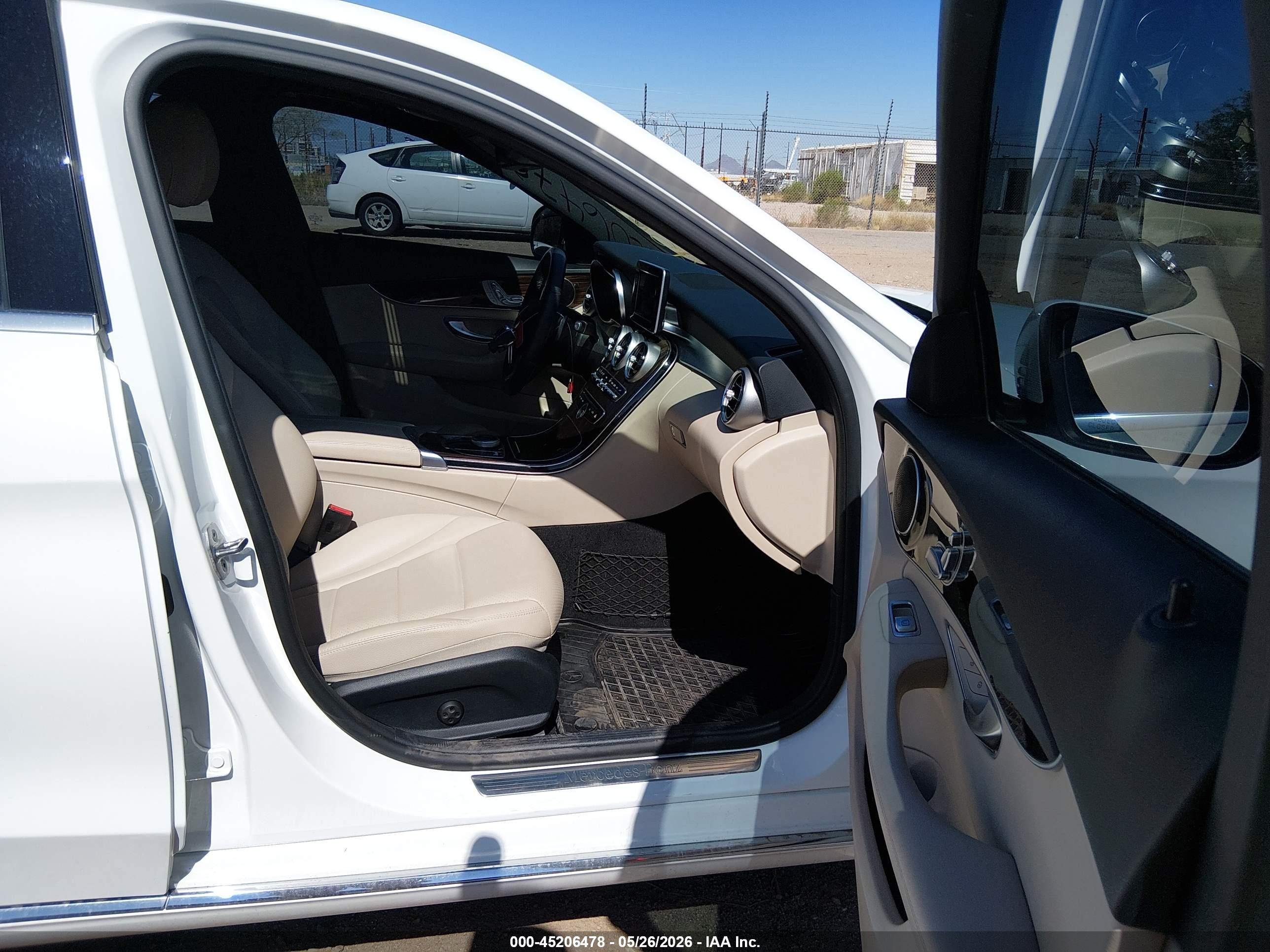 2018 Mercedes-benz C 300   White vin: 55SWF4JB9JU238611