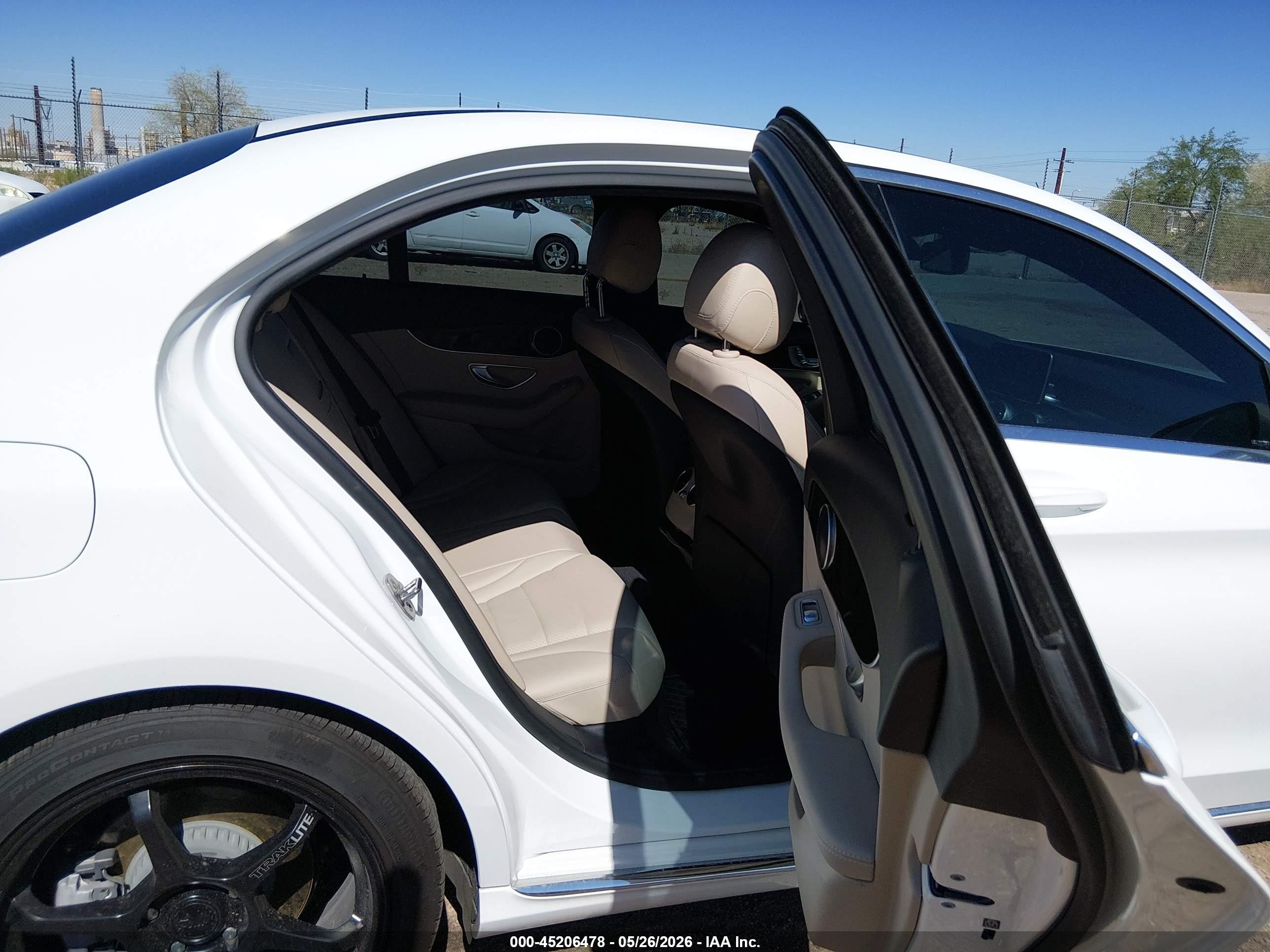 2018 Mercedes-benz C 300   White vin: 55SWF4JB9JU238611