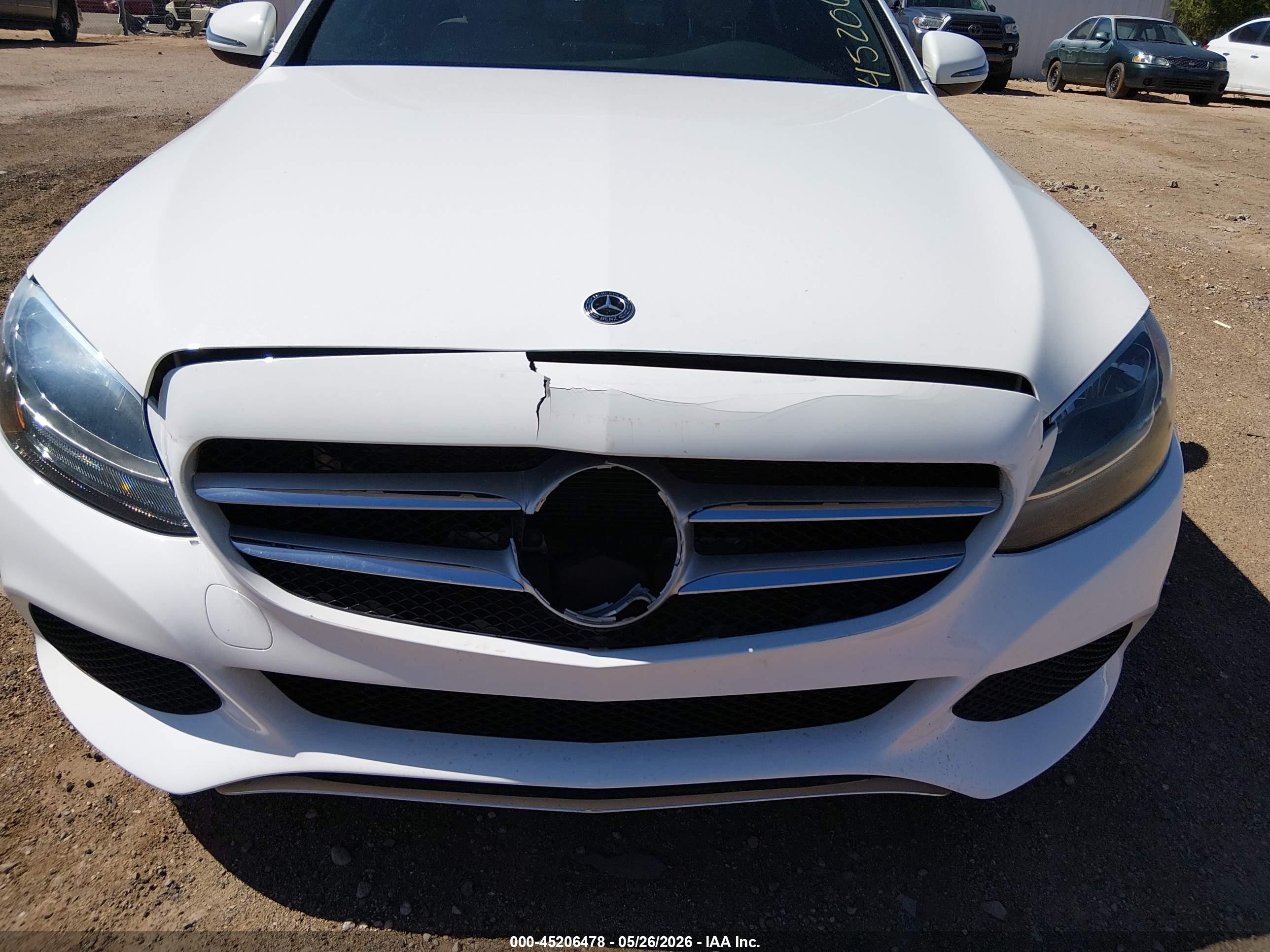 2018 Mercedes-benz C 300   White vin: 55SWF4JB9JU238611