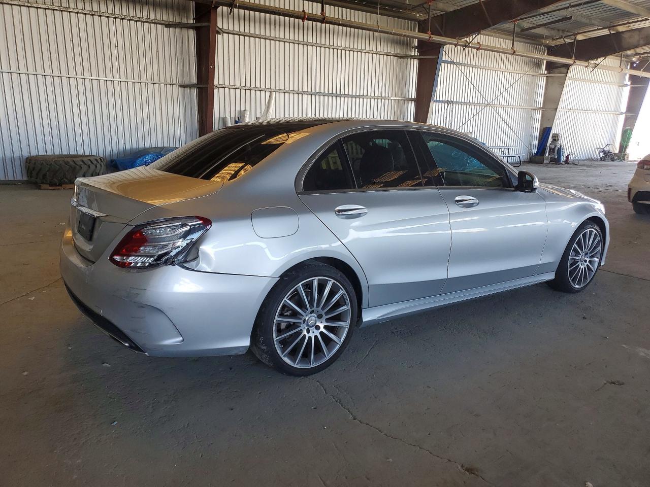 2015 Mercedes-benz C 300 Silver vin: 55SWF4JBXFU046217