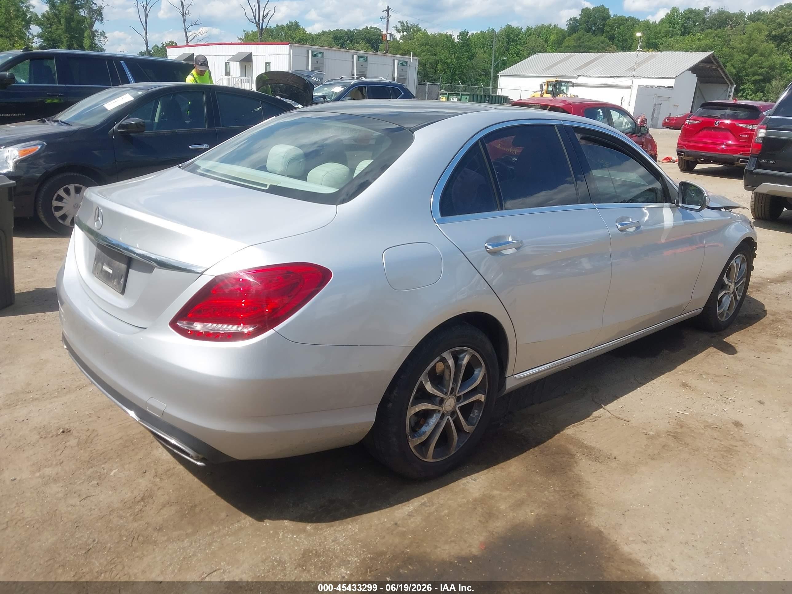 2015 Mercedes-benz C 300 Серебряный vin: 55SWF4JBXFU046878