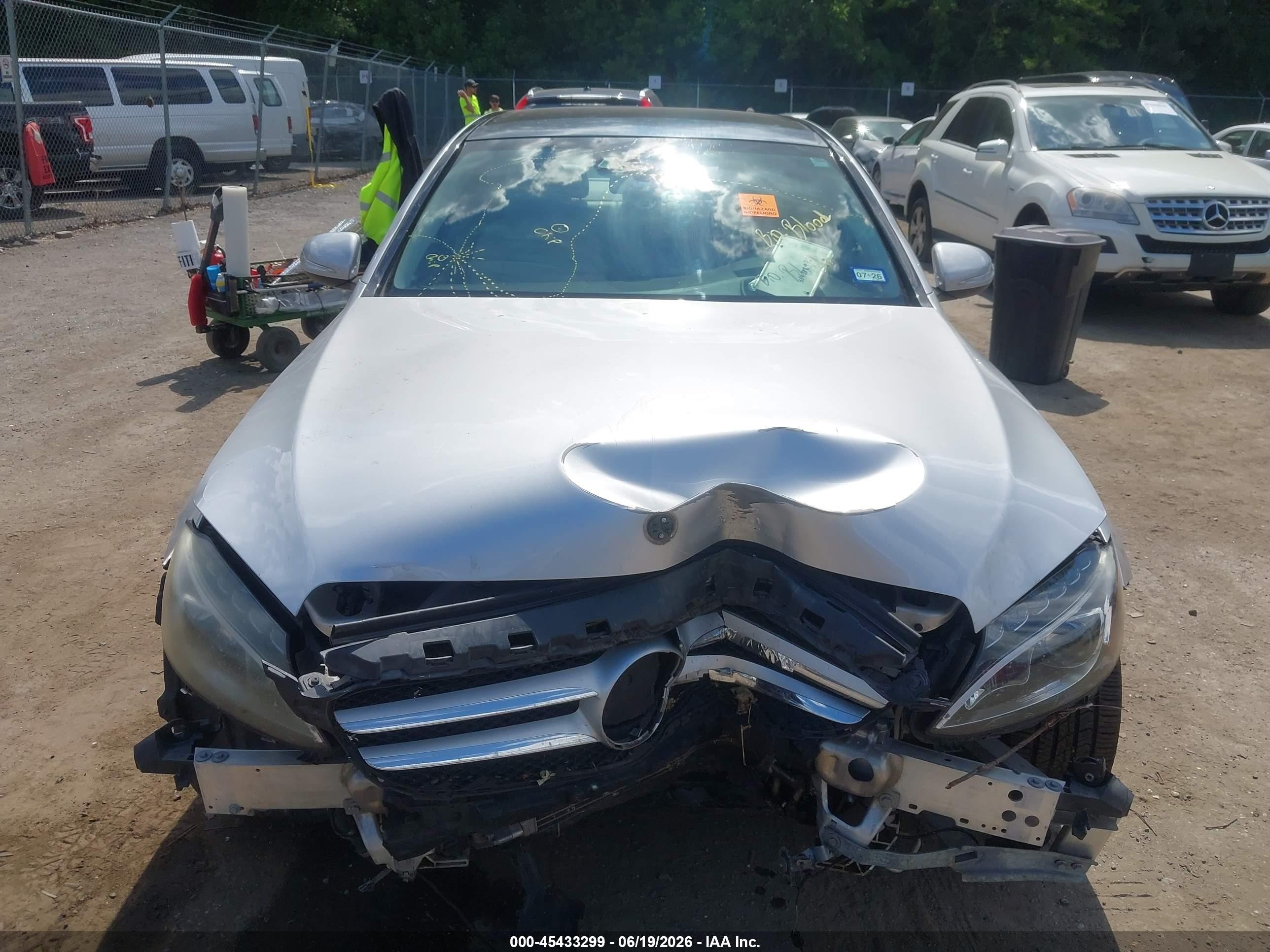 2015 Mercedes-benz C 300 Серебряный vin: 55SWF4JBXFU046878