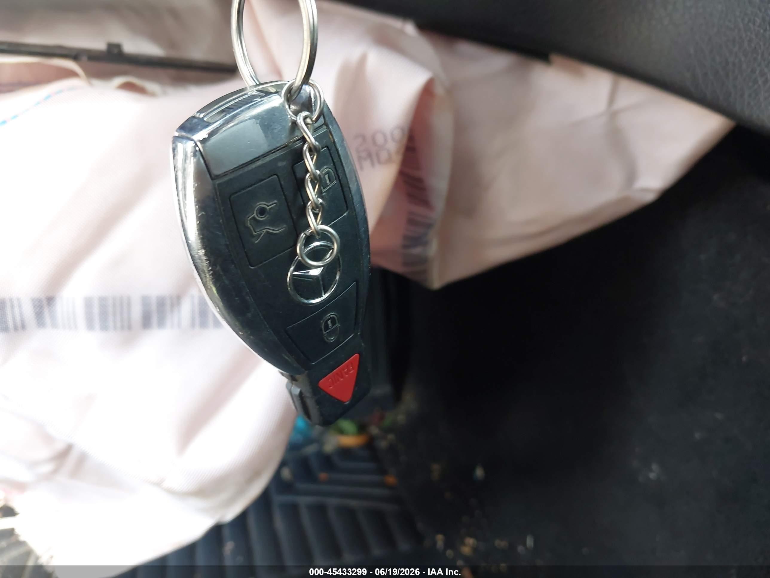 2015 Mercedes-benz C 300 Серебряный vin: 55SWF4JBXFU046878
