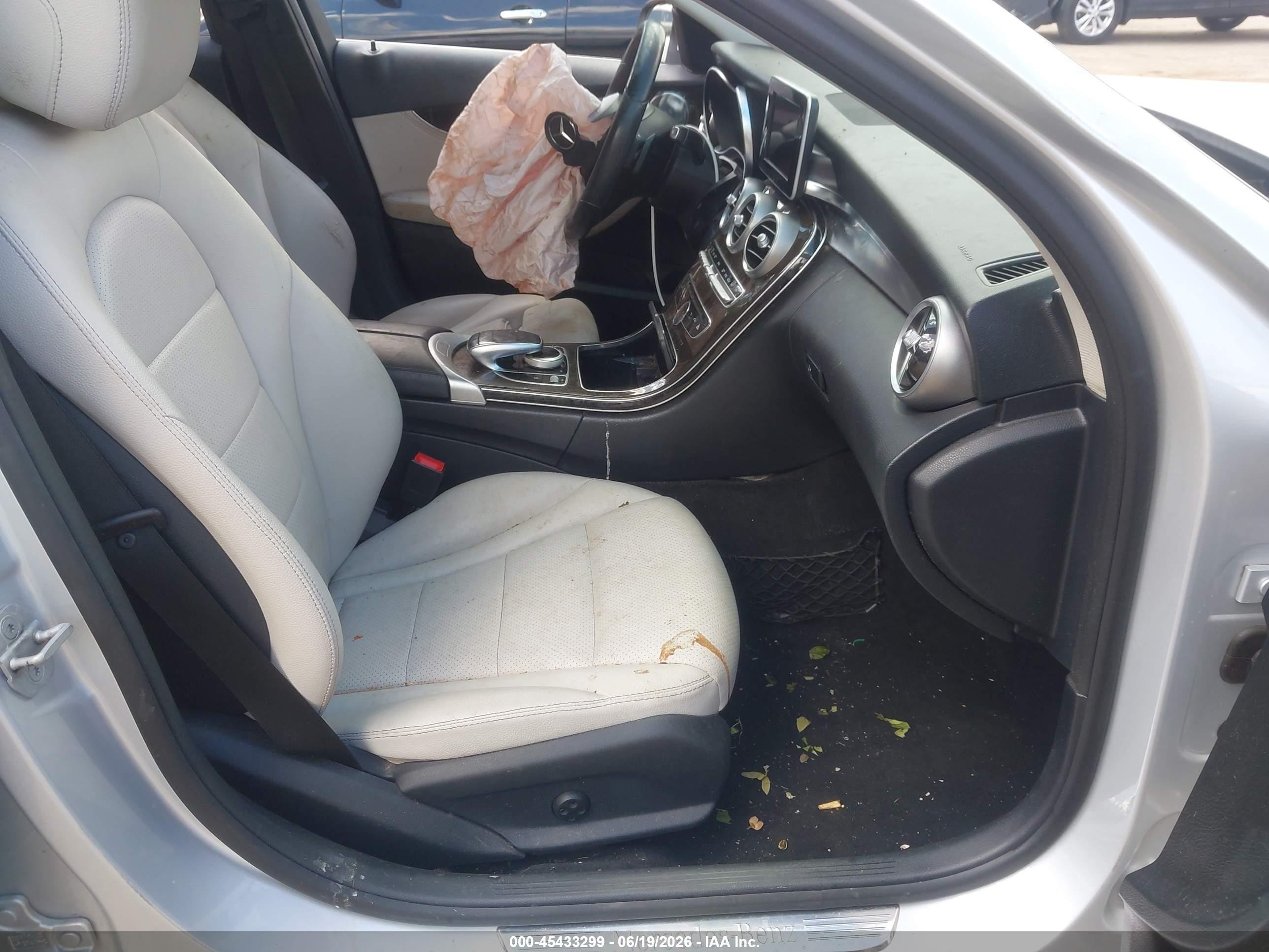 2015 Mercedes-benz C 300 Серебряный vin: 55SWF4JBXFU046878
