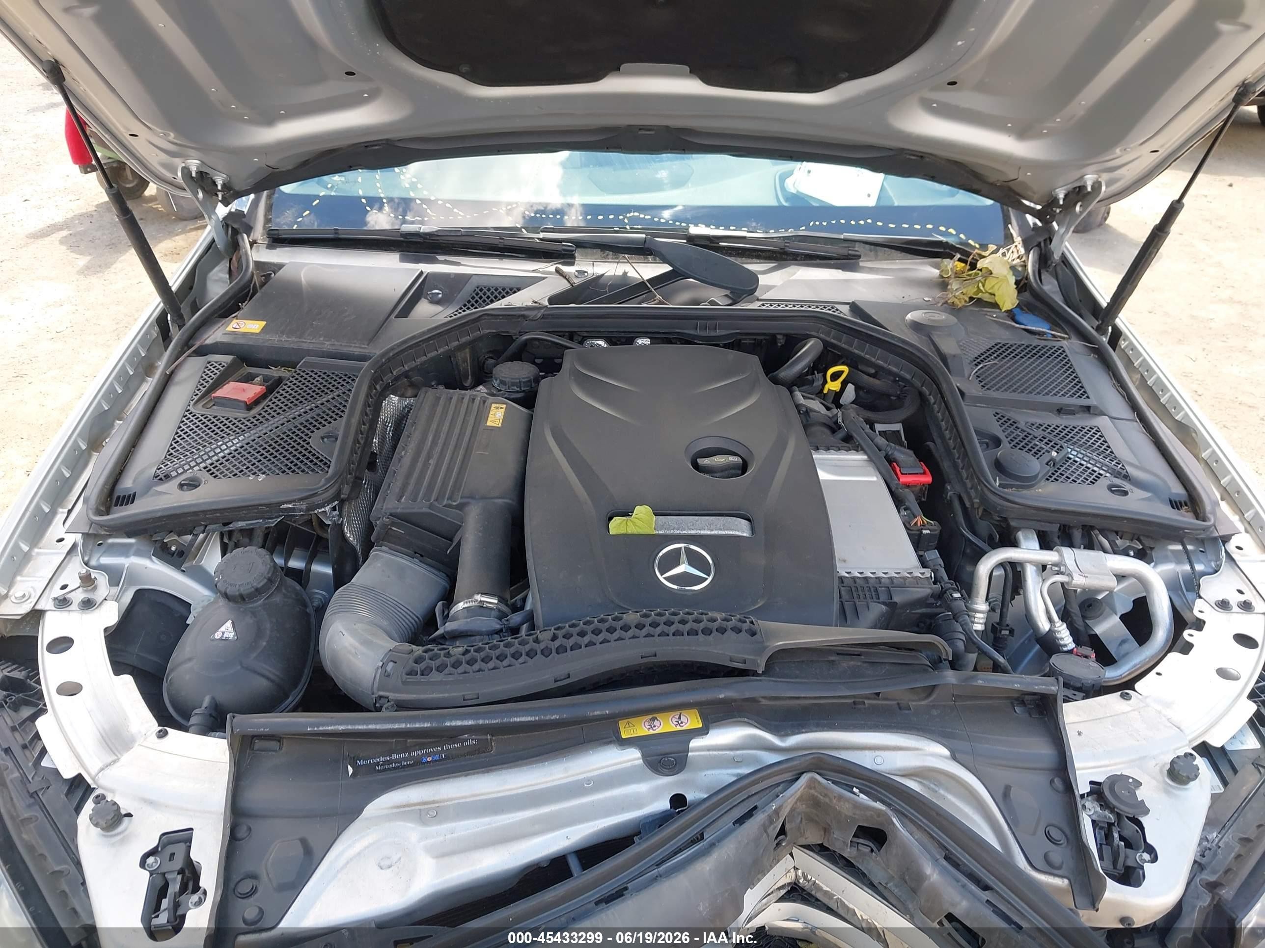 2015 Mercedes-benz C 300 Серебряный vin: 55SWF4JBXFU046878