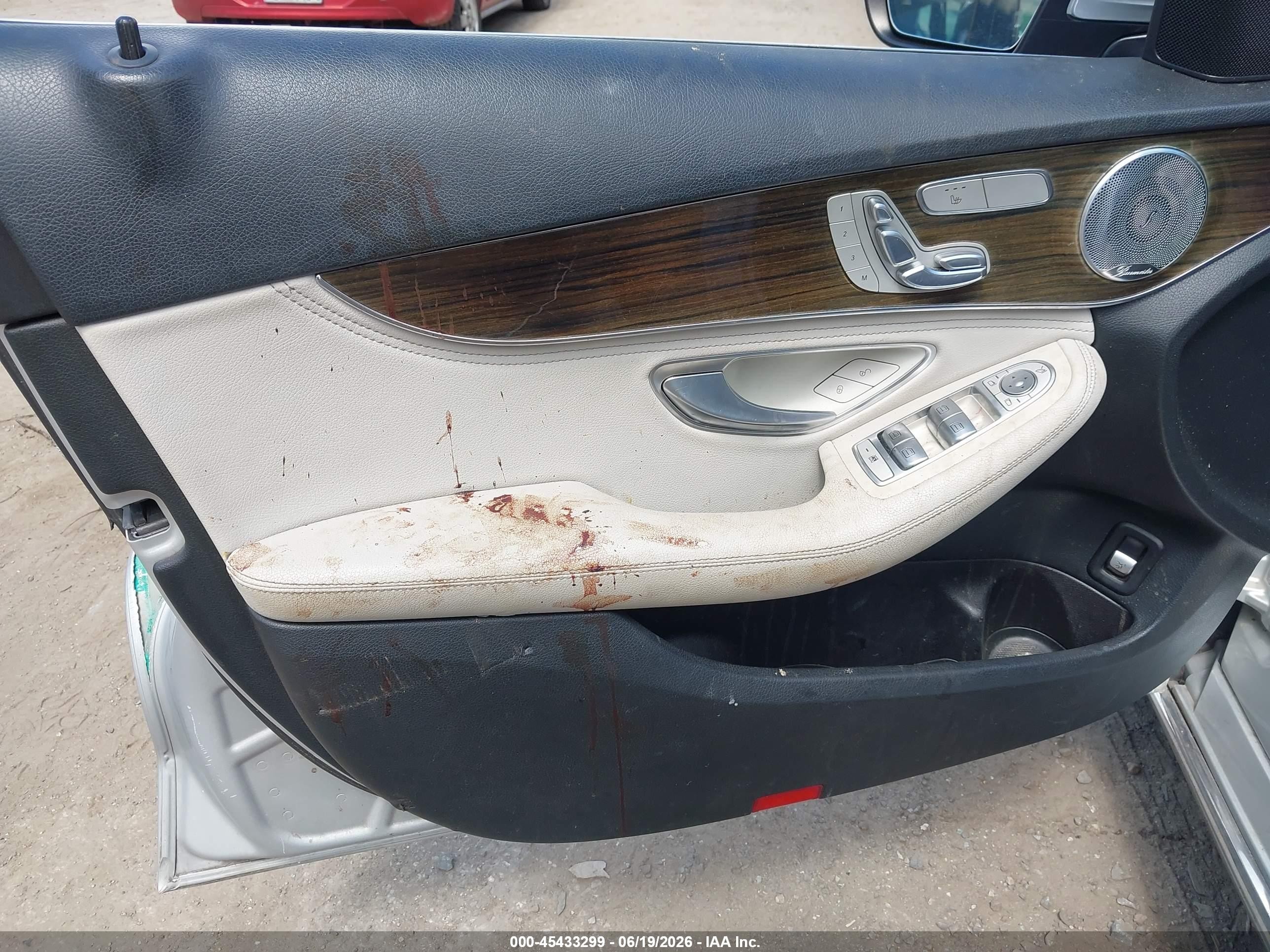 2015 Mercedes-benz C 300 Серебряный vin: 55SWF4JBXFU046878