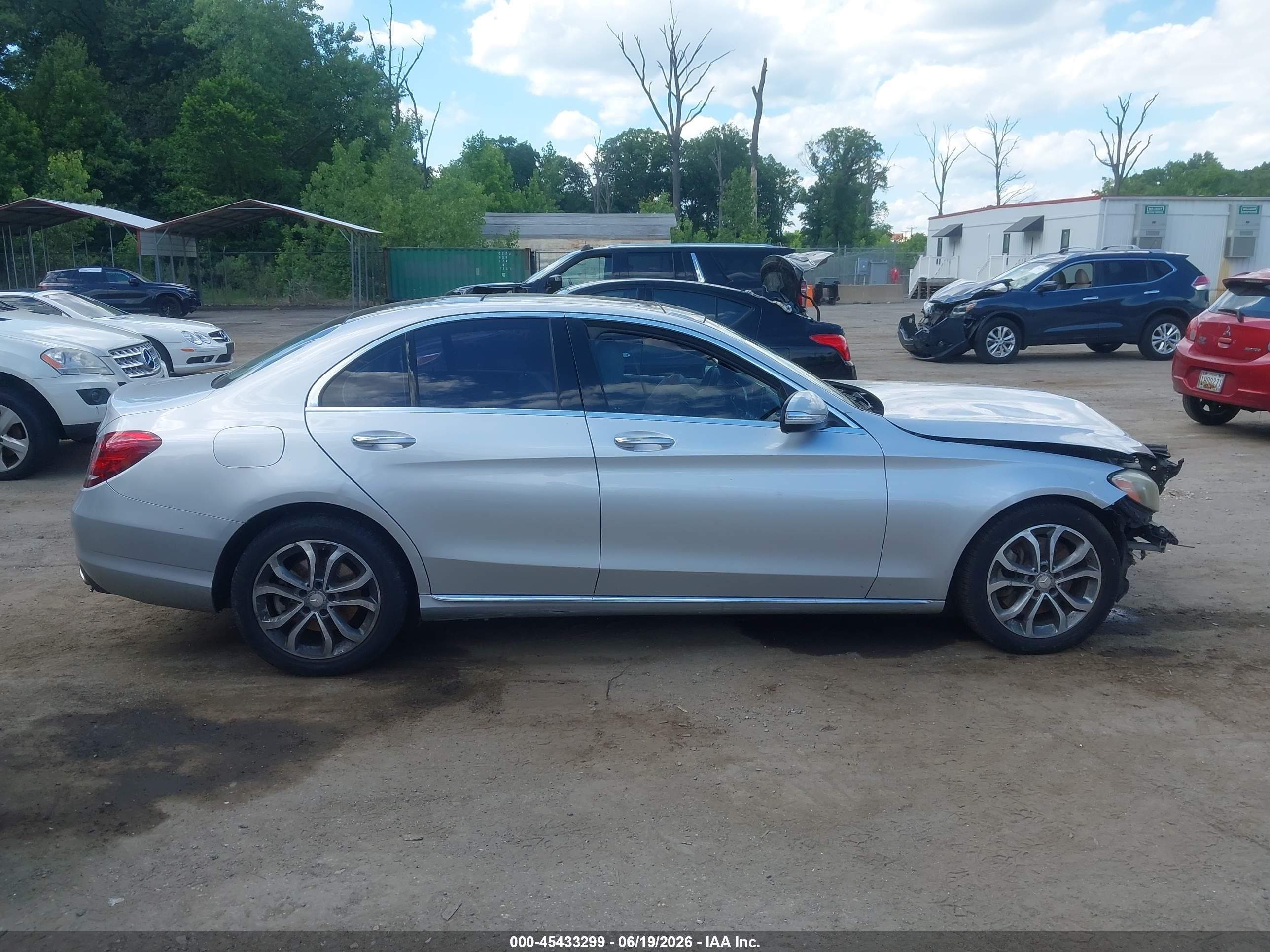 2015 Mercedes-benz C 300 Серебряный vin: 55SWF4JBXFU046878