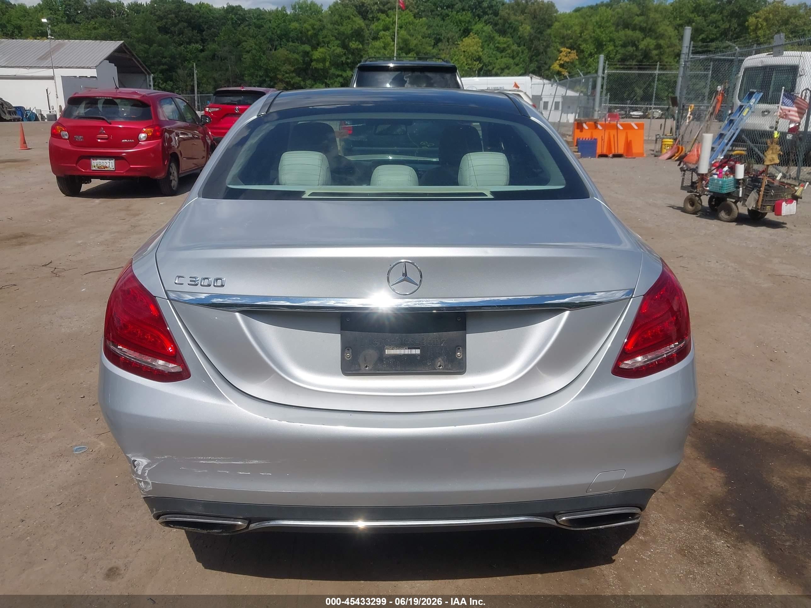 2015 Mercedes-benz C 300 Серебряный vin: 55SWF4JBXFU046878