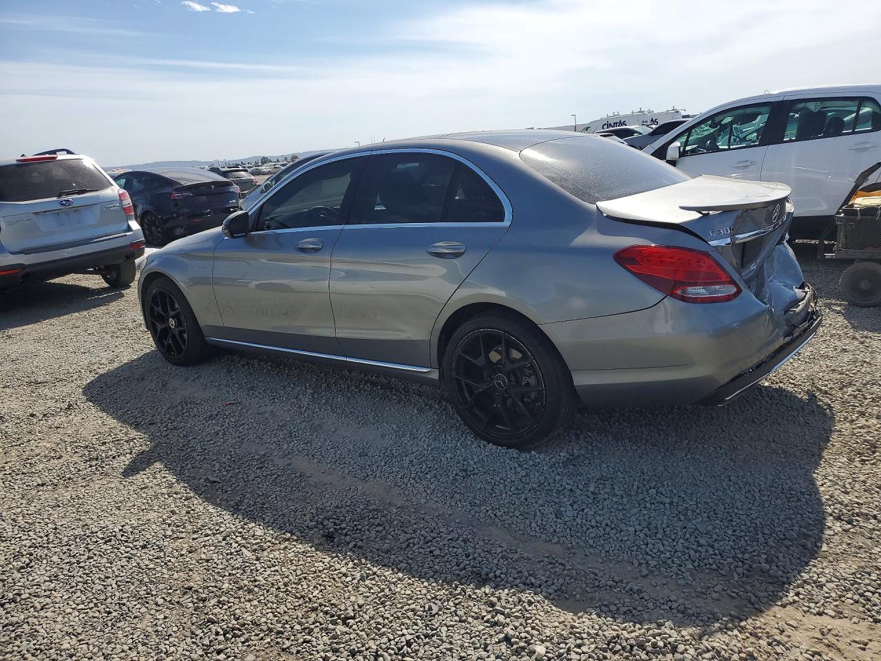2015 Mercedes-benz C 300 Серебряный vin: 55SWF4JBXFU058352