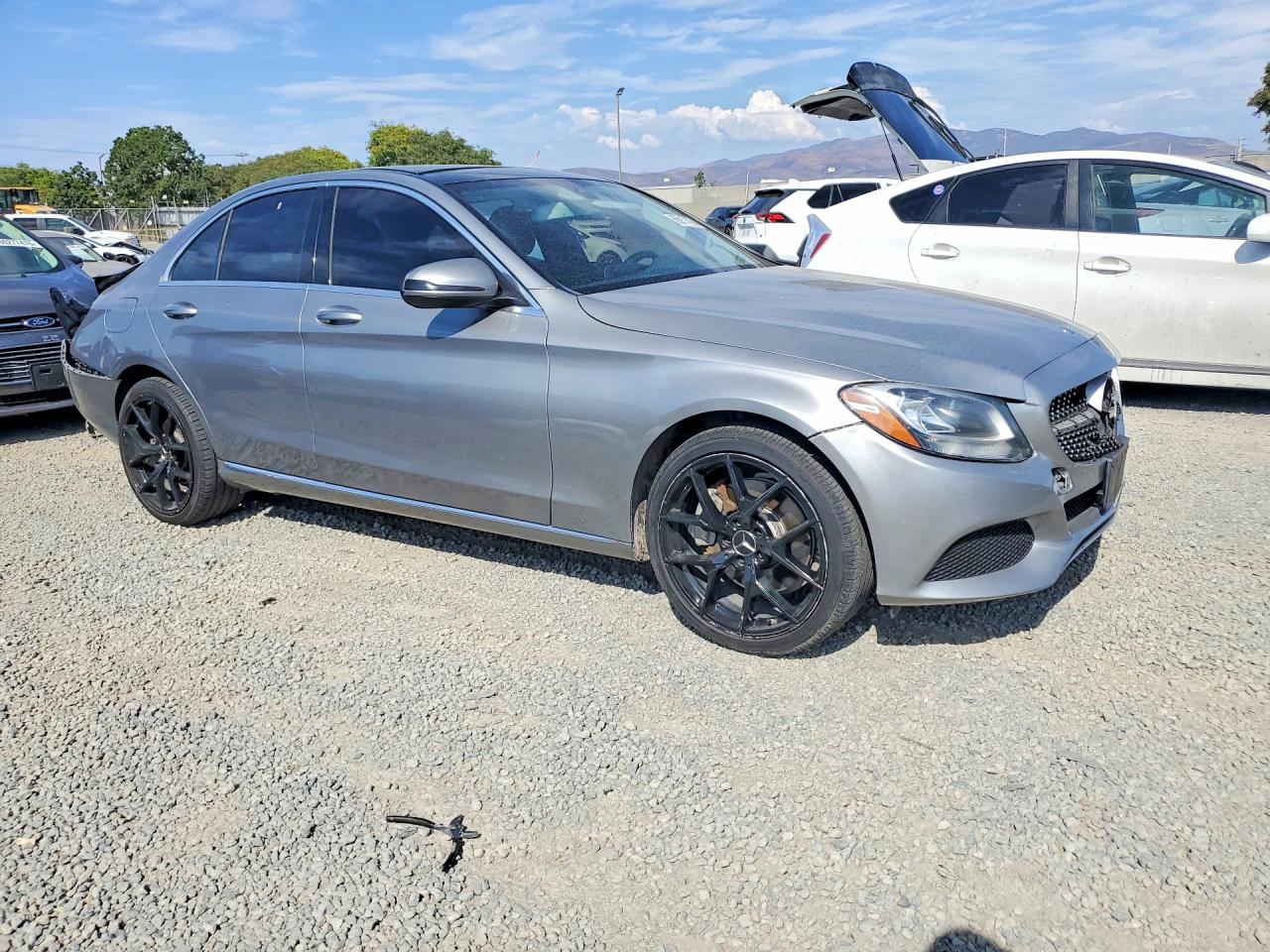 2015 Mercedes-benz C 300 Серебряный vin: 55SWF4JBXFU058352