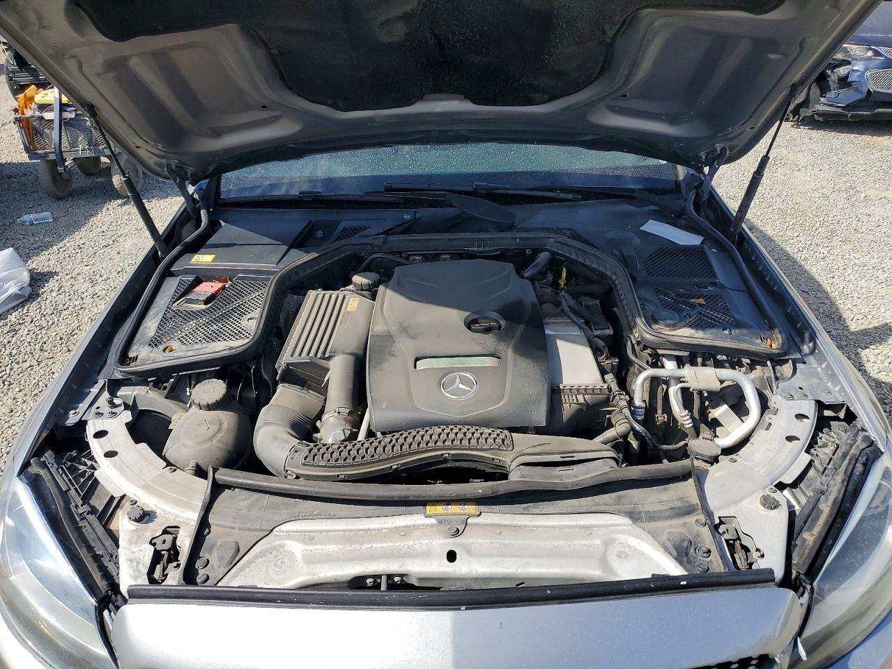 2015 Mercedes-benz C 300 Серебряный vin: 55SWF4JBXFU058352