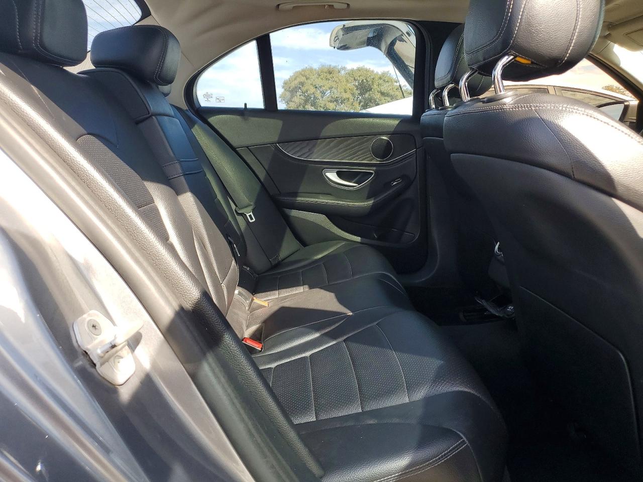 2015 Mercedes-benz C 300 Серебряный vin: 55SWF4JBXFU058352