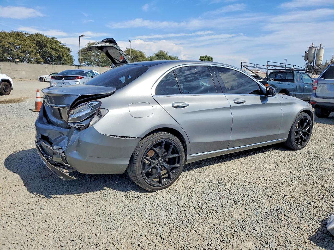 2015 Mercedes-benz C 300 Серебряный vin: 55SWF4JBXFU058352
