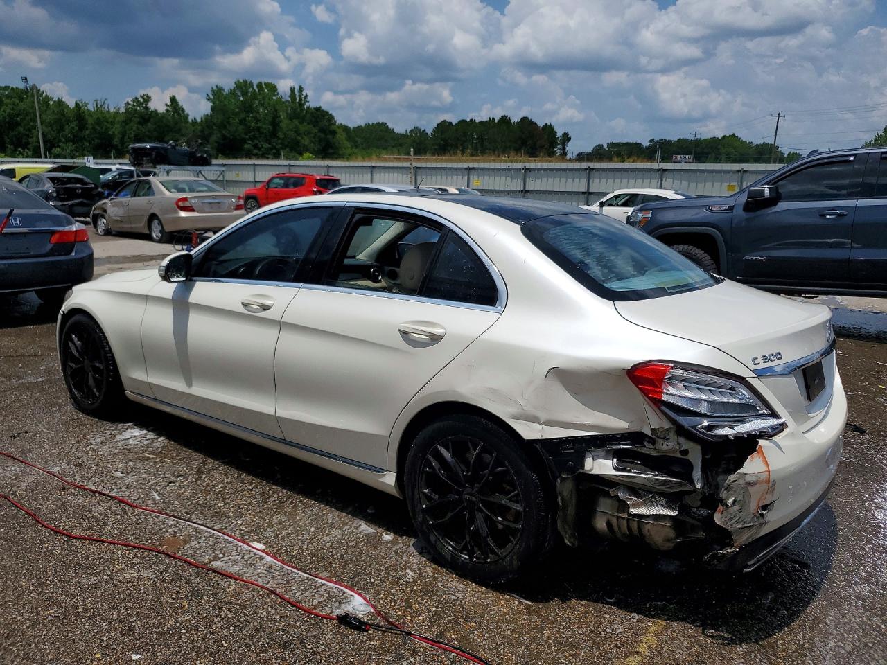 2015 Mercedes-benz C 300 White vin: 55SWF4JBXFU067133