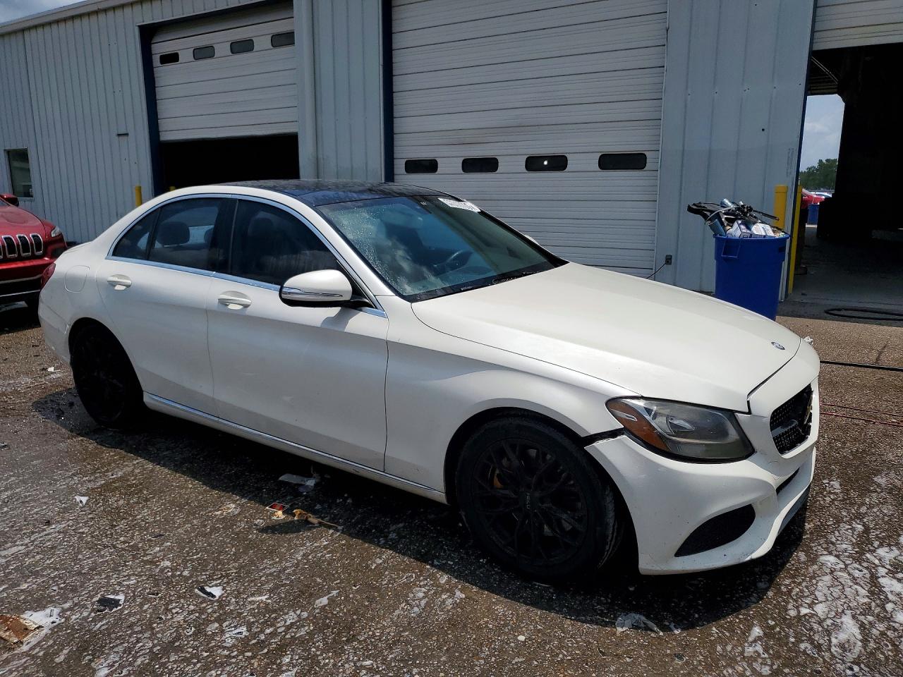 2015 Mercedes-benz C 300 White vin: 55SWF4JBXFU067133