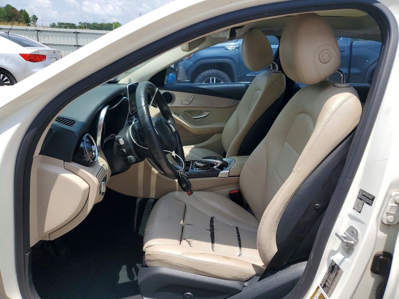 2015 Mercedes-benz C 300 White vin: 55SWF4JBXFU067133