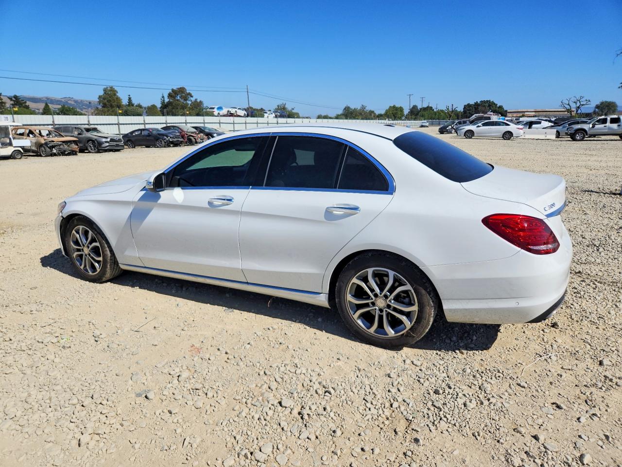 2015 Mercedes-benz C 300 White vin: 55SWF4JBXFU072199
