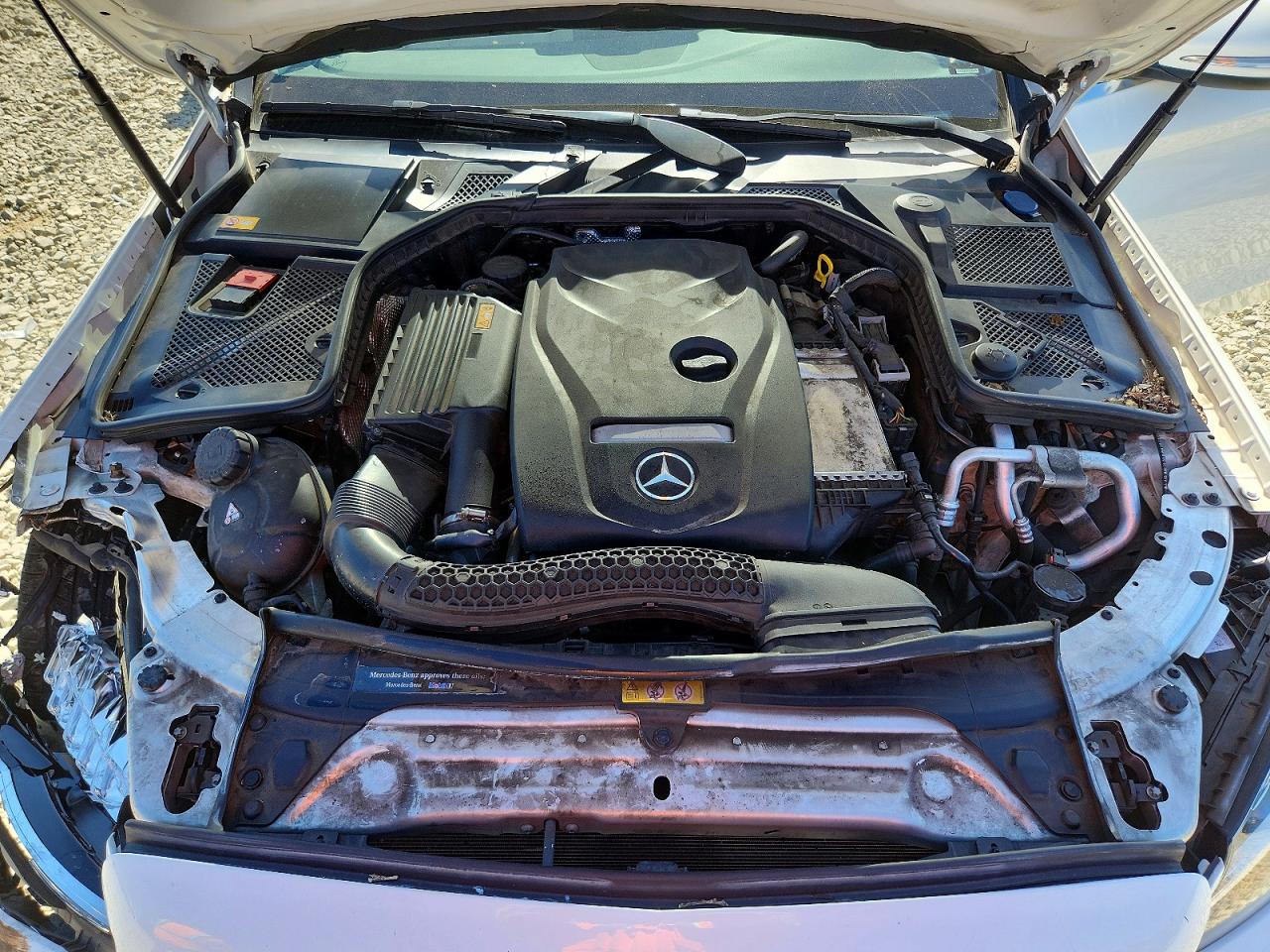 2015 Mercedes-benz C 300 White vin: 55SWF4JBXFU072199