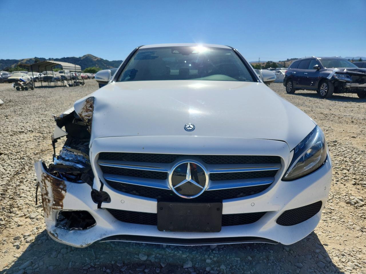 2015 Mercedes-benz C 300 White vin: 55SWF4JBXFU072199