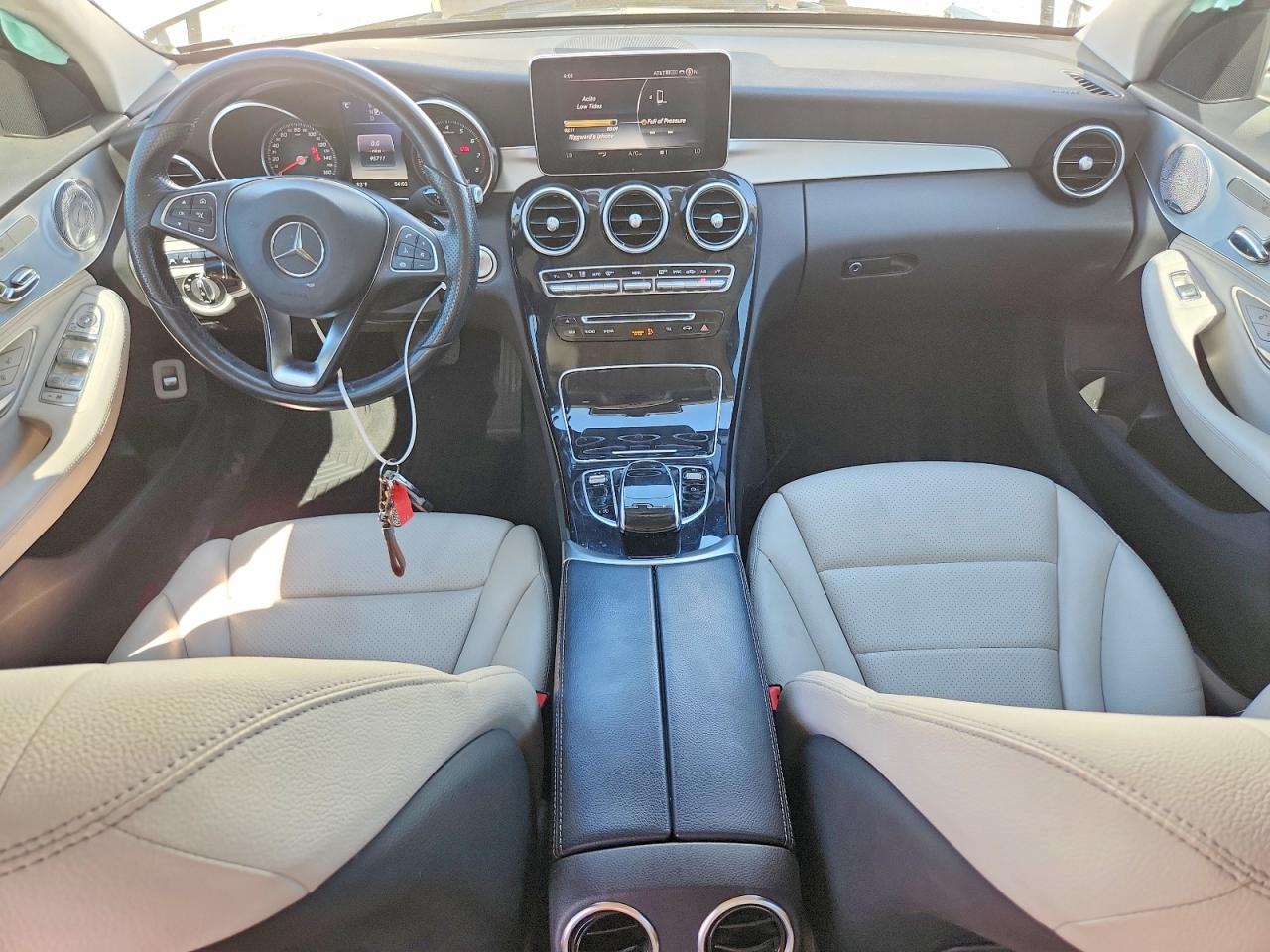 2015 Mercedes-benz C 300 White vin: 55SWF4JBXFU072199