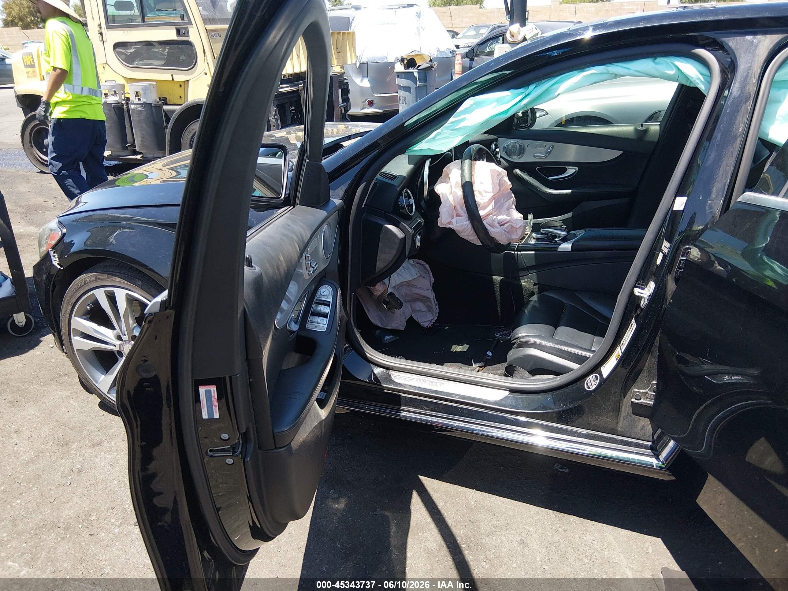 2015 Mercedes-benz C 300   Black vin: 55SWF4JBXFU075961