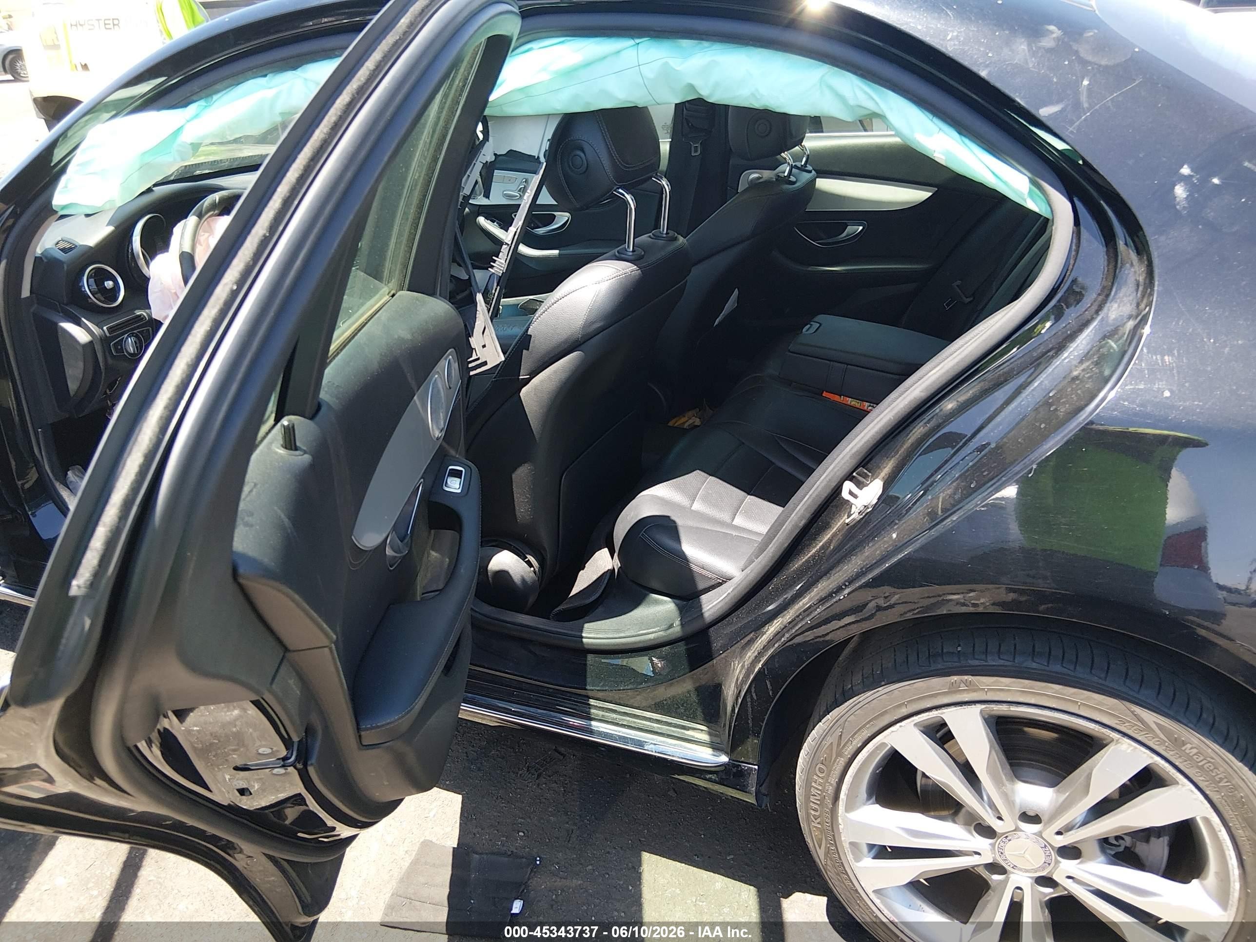 2015 Mercedes-benz C 300   Black vin: 55SWF4JBXFU075961