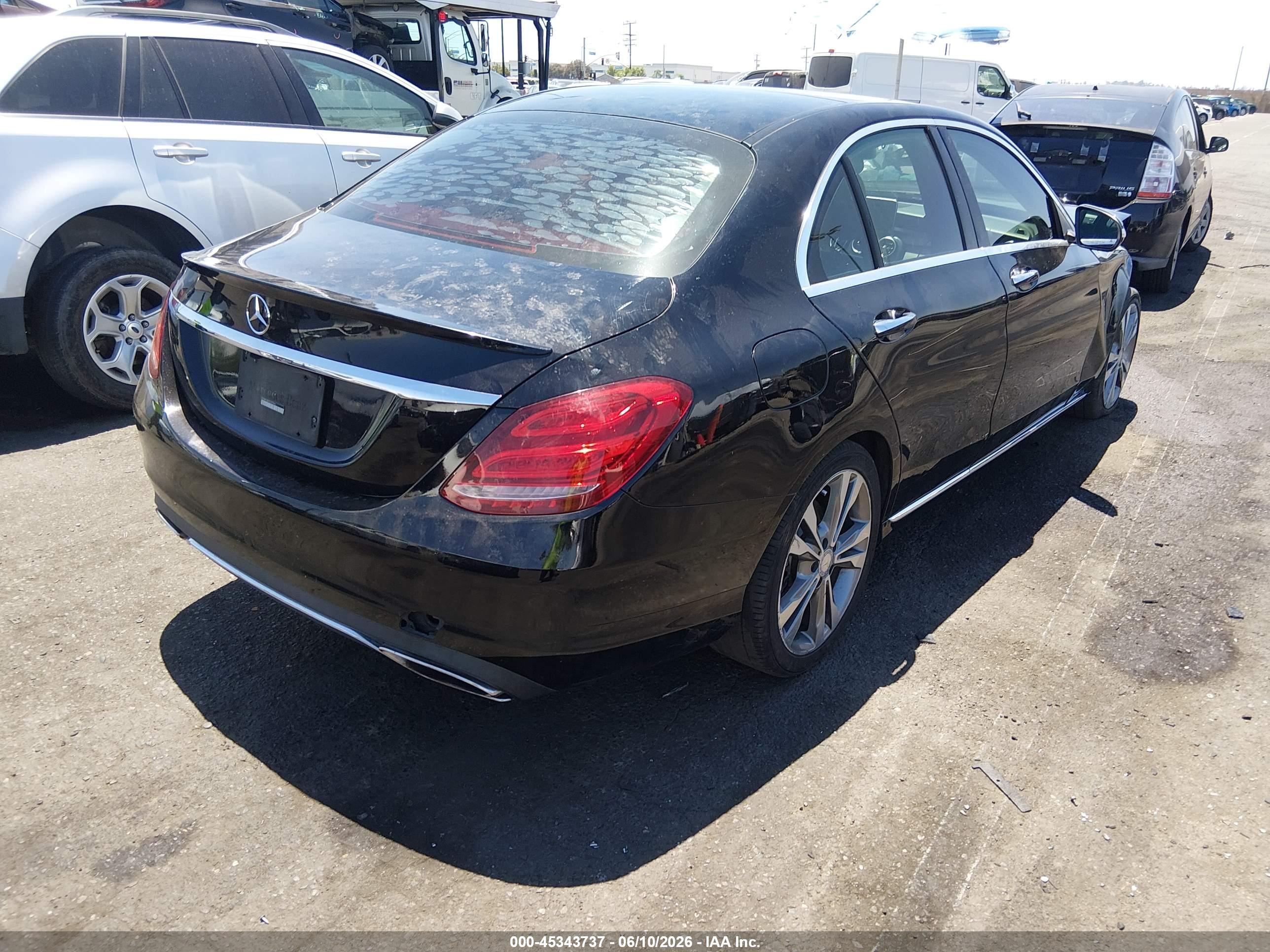 2015 Mercedes-benz C 300   Black vin: 55SWF4JBXFU075961