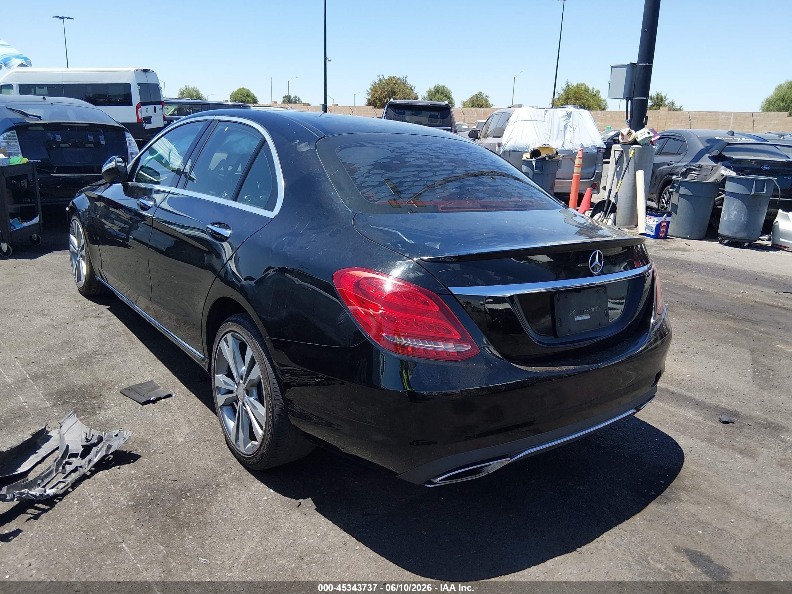 2015 Mercedes-benz C 300   Black vin: 55SWF4JBXFU075961