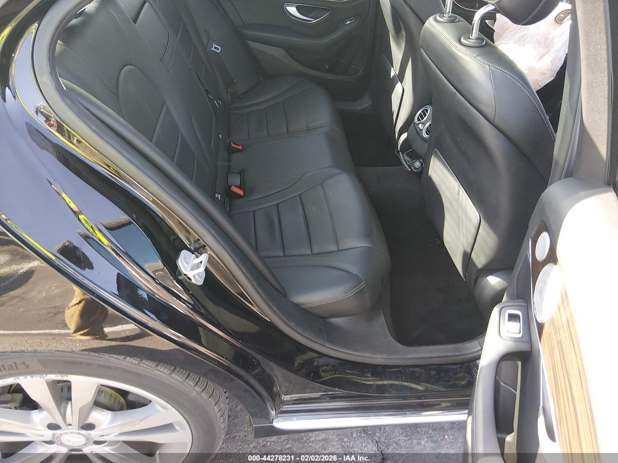 2015 Mercedes-benz C 300   Black vin: 55SWF4JBXFU078164