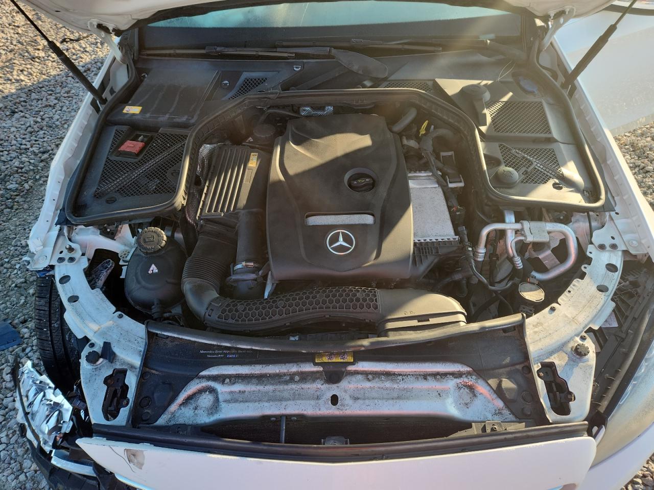 2015 Mercedes-benz C 300 White vin: 55SWF4JBXFU082148