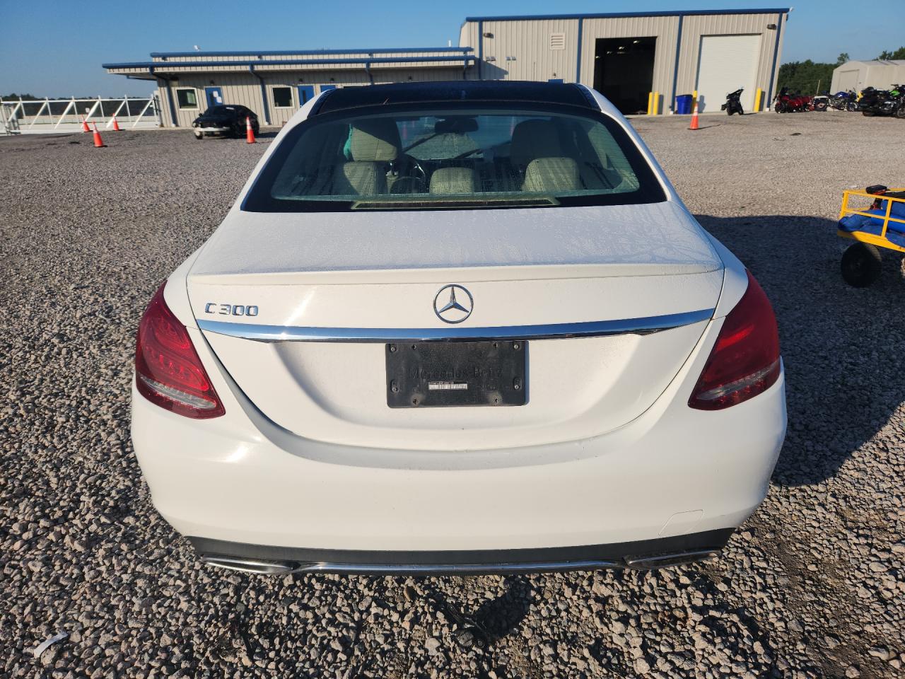 2015 Mercedes-benz C 300 White vin: 55SWF4JBXFU082148