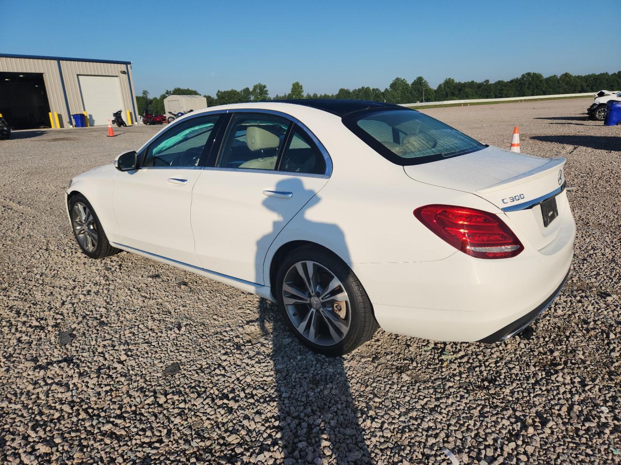 2015 Mercedes-benz C 300 White vin: 55SWF4JBXFU082148