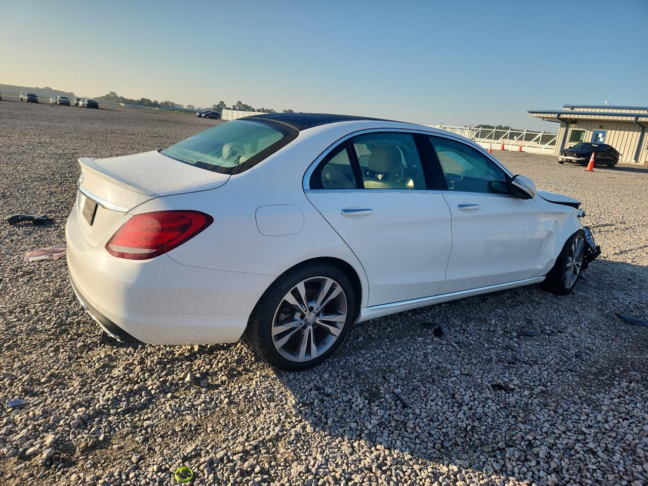 2015 Mercedes-benz C 300 White vin: 55SWF4JBXFU082148