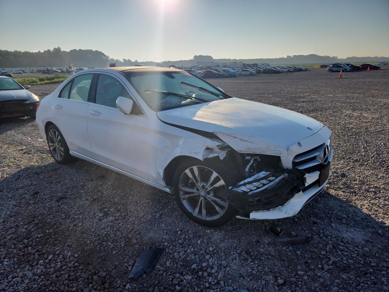 2015 Mercedes-benz C 300 White vin: 55SWF4JBXFU082148