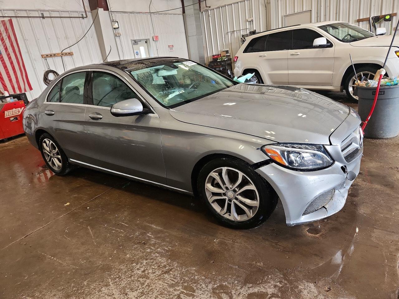 2015 Mercedes-benz C 300 Серебряный vin: 55SWF4JBXFU084935
