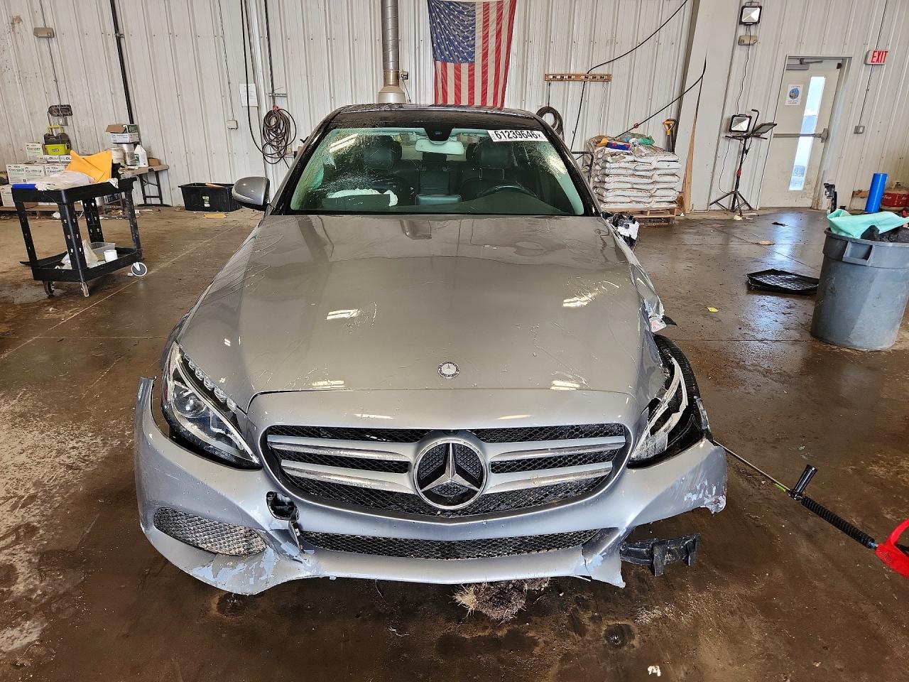 2015 Mercedes-benz C 300 Серебряный vin: 55SWF4JBXFU084935