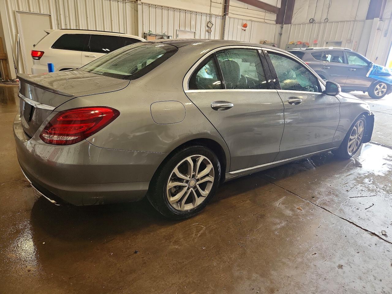 2015 Mercedes-benz C 300 Серебряный vin: 55SWF4JBXFU084935