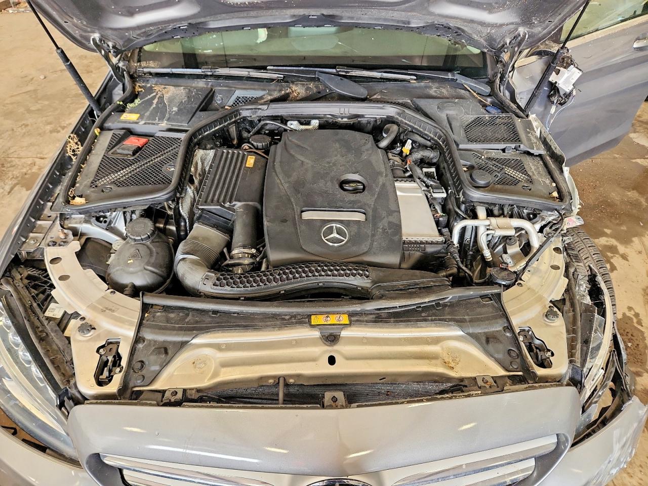 2015 Mercedes-benz C 300 Серебряный vin: 55SWF4JBXFU084935