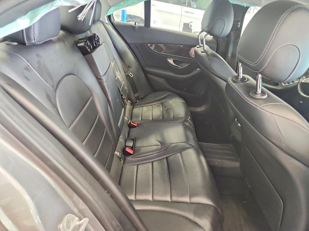 2015 Mercedes-benz C 300 Серебряный vin: 55SWF4JBXFU084935