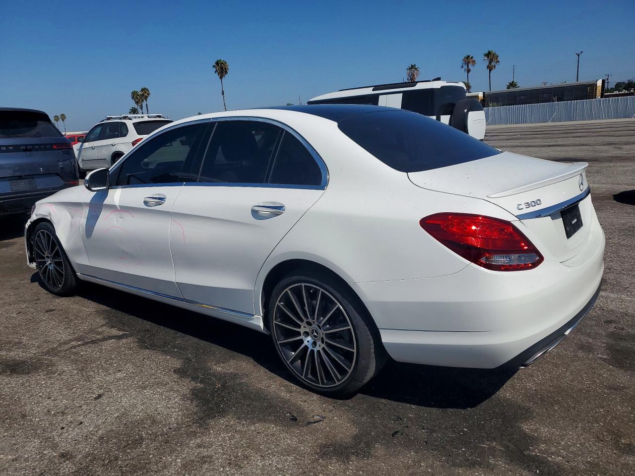 2016 Mercedes-benz C 300 White vin: 55SWF4JBXGU140714