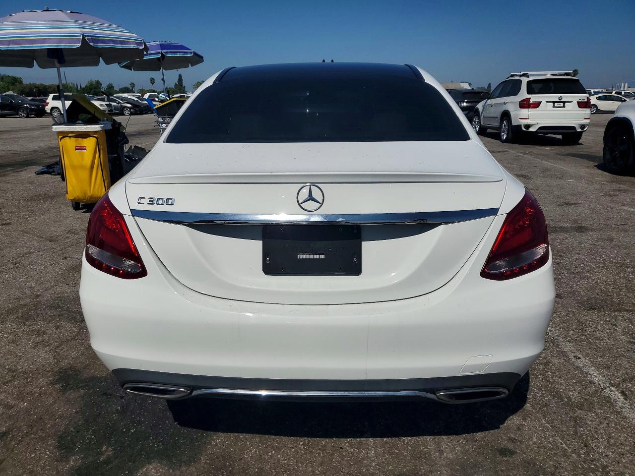2016 Mercedes-benz C 300 White vin: 55SWF4JBXGU140714