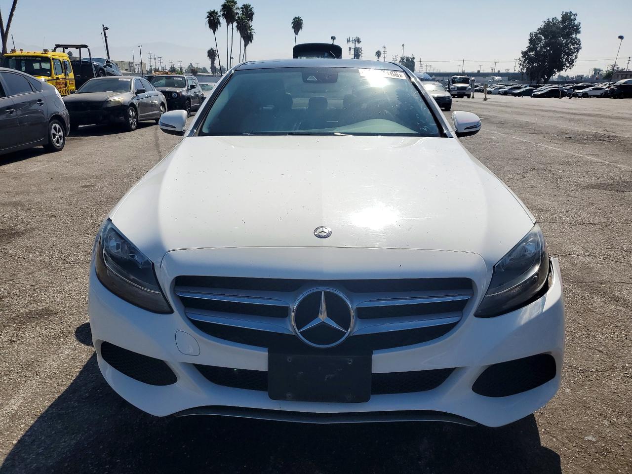 2016 Mercedes-benz C 300 White vin: 55SWF4JBXGU140714