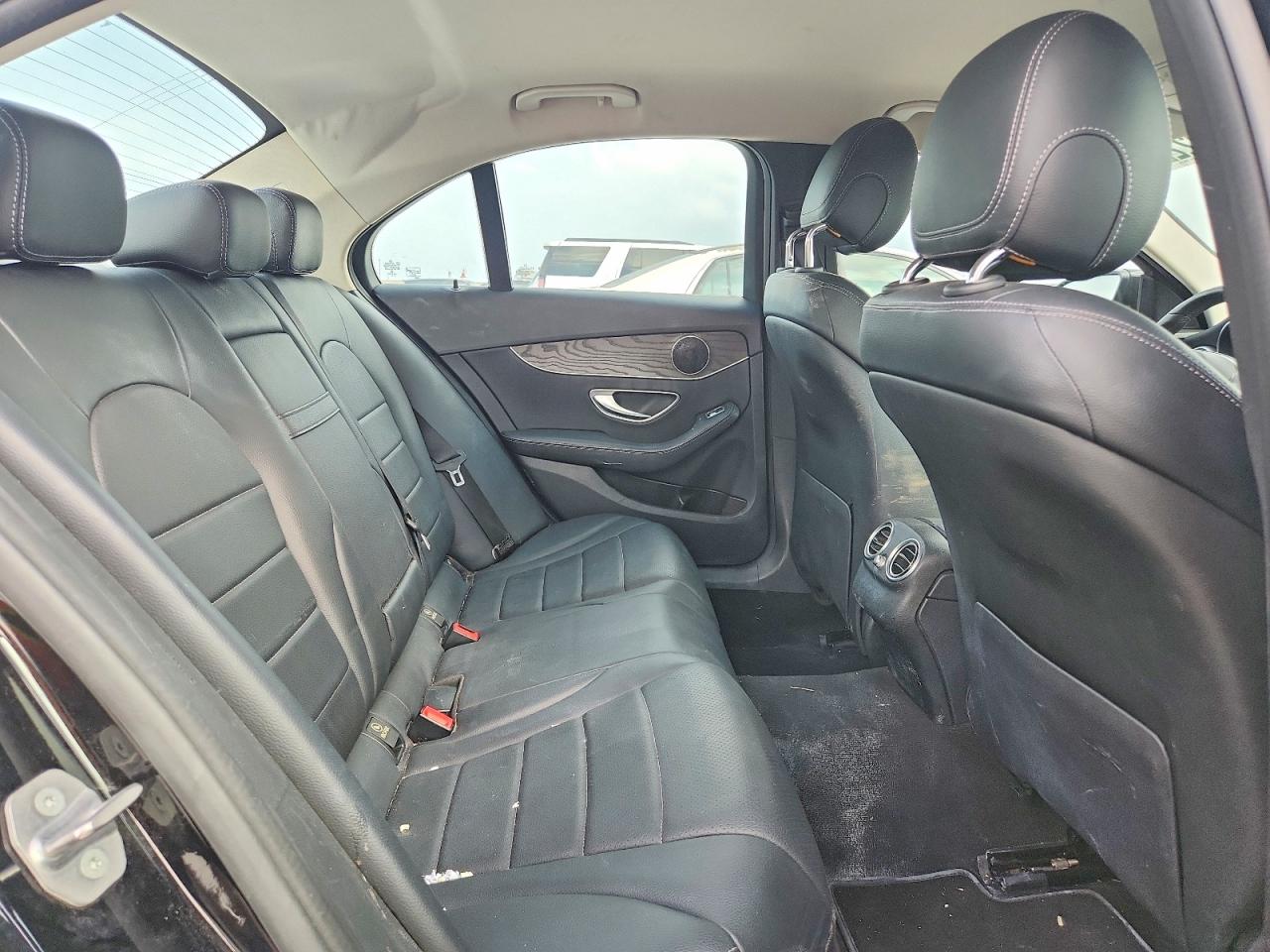 2017 Mercedes-benz C 300 Черный vin: 55SWF4JBXHU233203